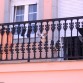 ROCKY EN EL BALCON DE LA HABITACION DEL HOTEL DE CEE FINISTERRA EN LA CORUÑA.